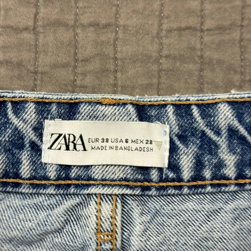 ZARA Women Blue Acid Wash High Waisted Denim Mom Shorts Size 6 Long Jorts